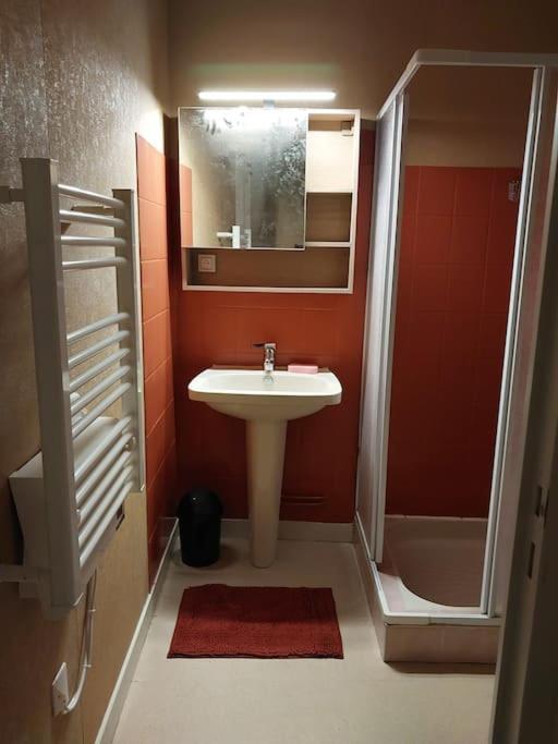 Appartement Studio Le Beaufort, Wifi, Fibre à La Châtre Extérieur photo
